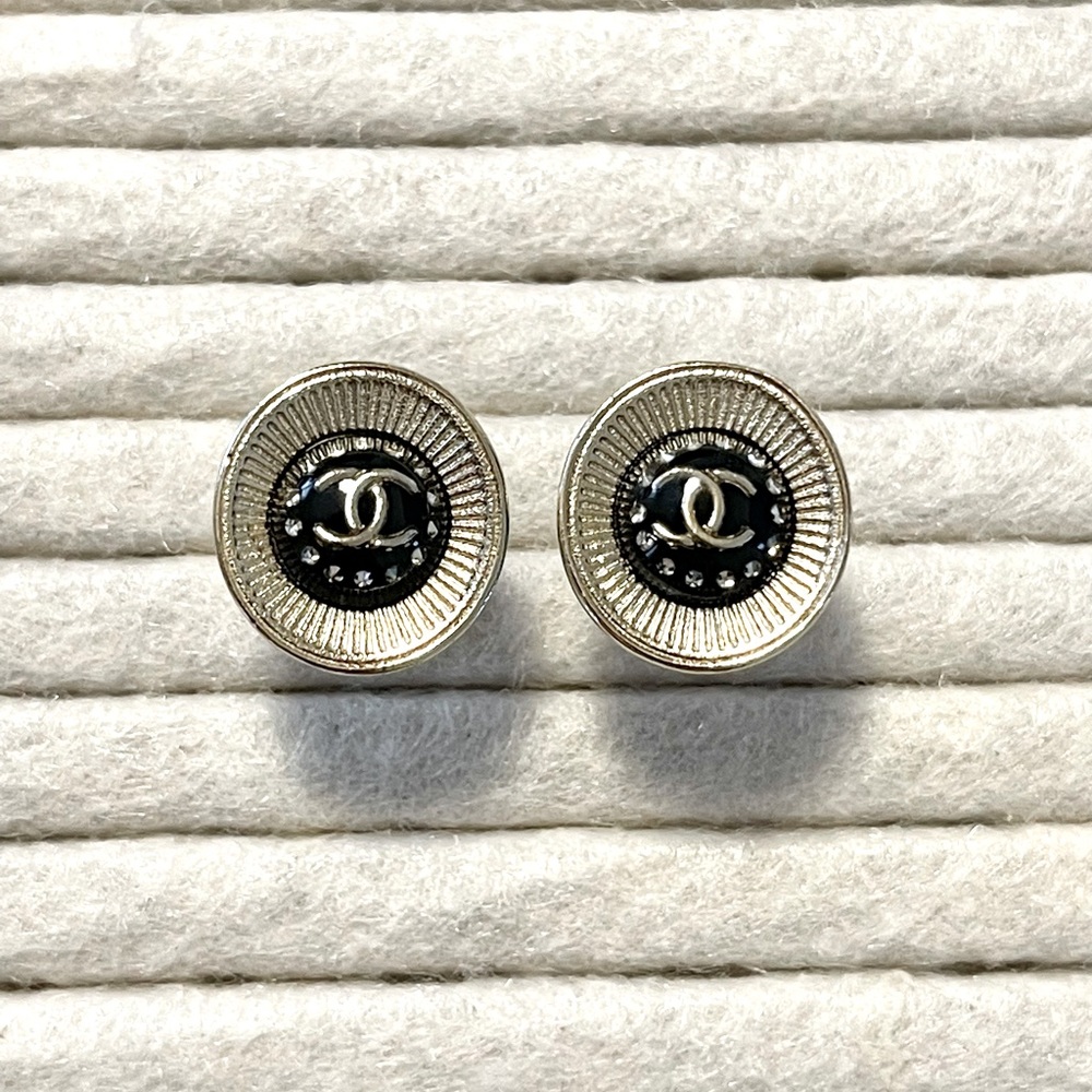 Chanel Stud CC, black, gold, crystal, rare earrings/stud.